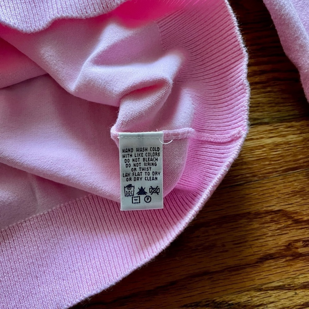 Lilly Pulitzer V Neck Sweater - Women’s
Small. Pink - Picture 4 of 8